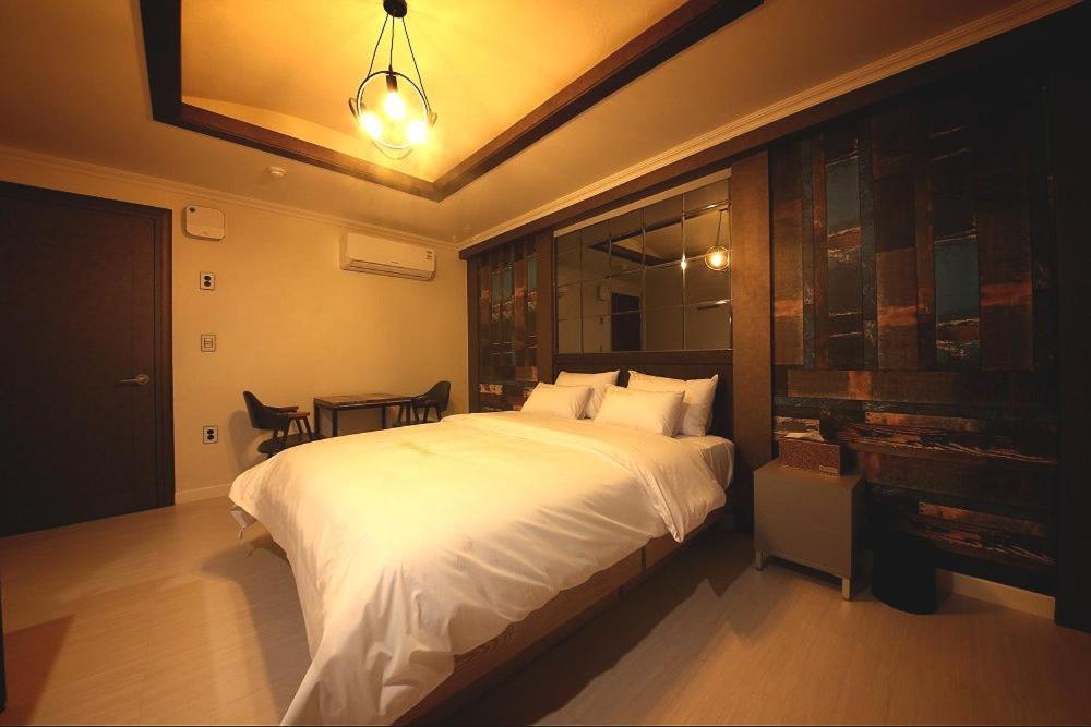 Geoje A-Plus Hotel Eksteriør bilde
